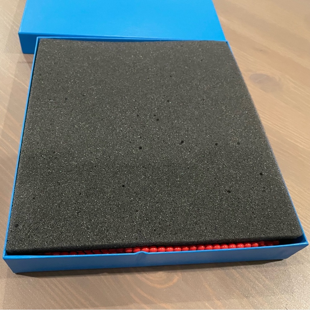 HEIDI DAUS MASTER CLAPS NECKLACE - RED & STONES - Picture 3 of 4